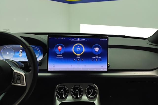 Denza X Plug-in Hybrid 2020 — фото 10