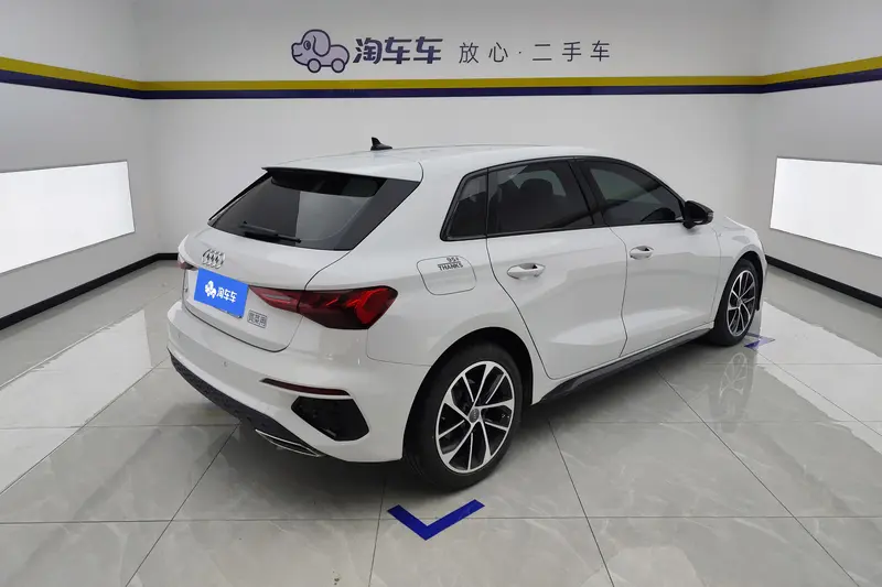 Audi A3 Sportback 35 TFSI спорт — фото 3