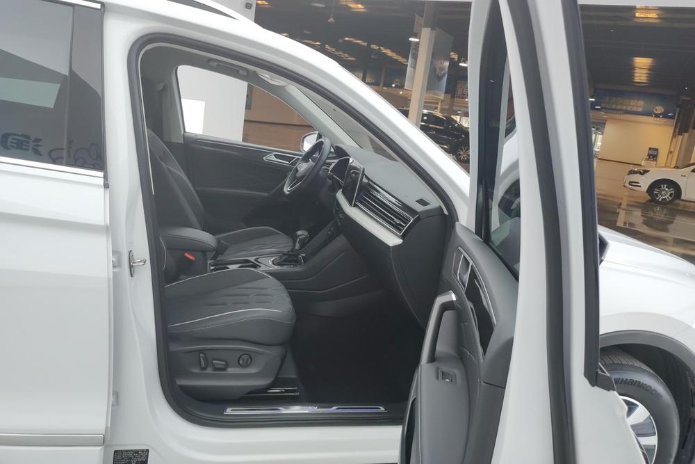 Volkswagen Tiguan L PHEV, фото 15