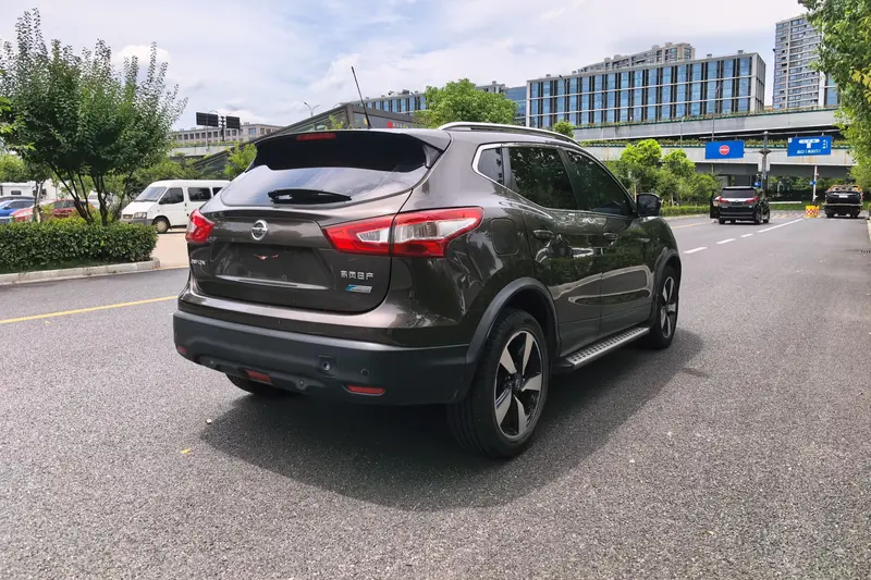 Nissan Qashqai 2.0L CVT люкс V — фото 3