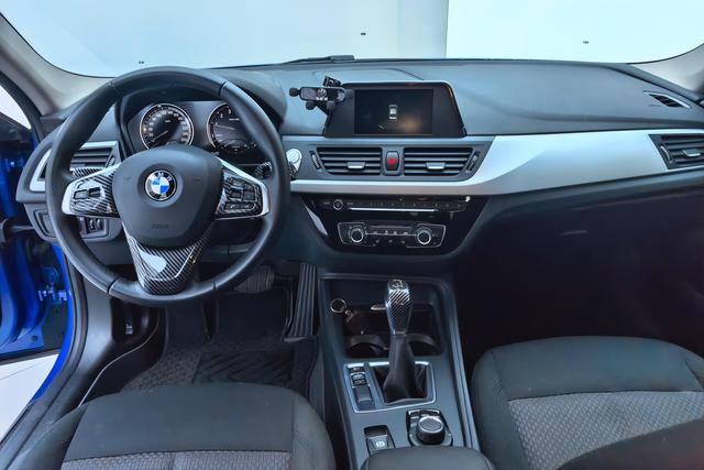BMW 1 Series 2018 — фото 12