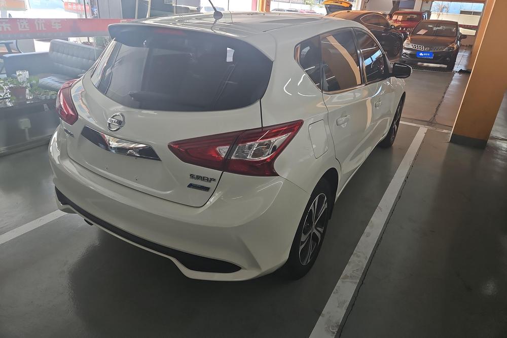 Nissan Tiida, фото 3