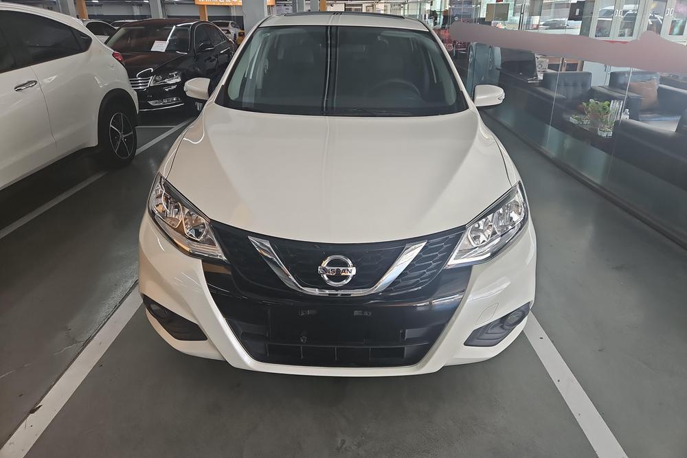 Nissan Tiida, фото 2