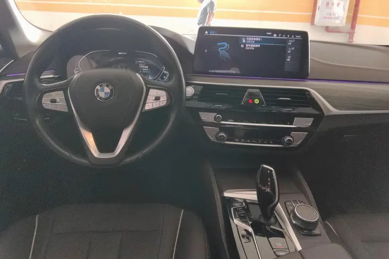 BMW 5 Series — фото 6