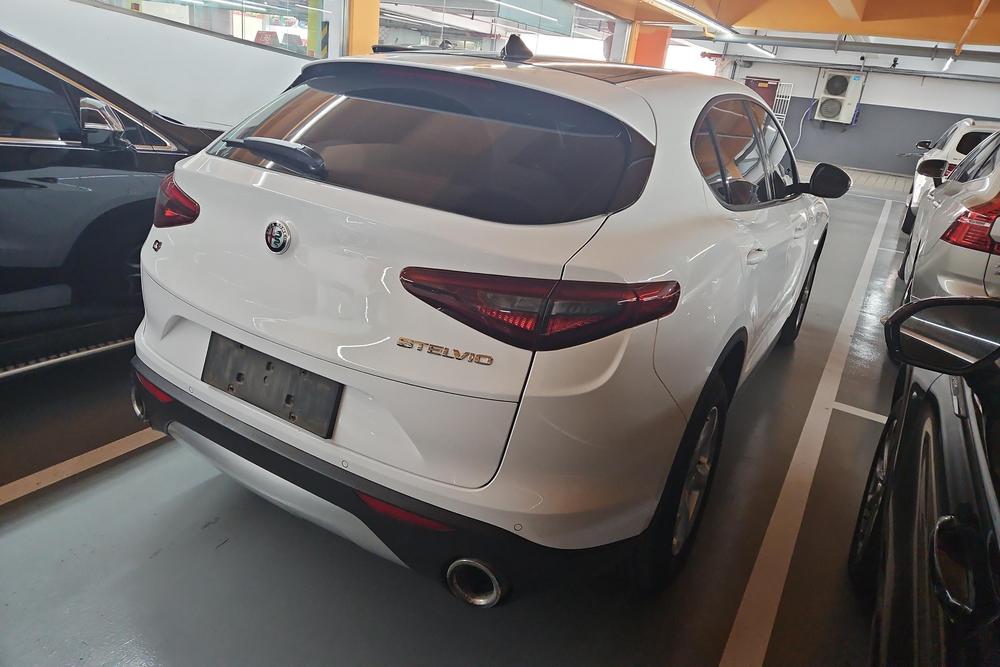 Alfa Romeo Stelvio, фото 3