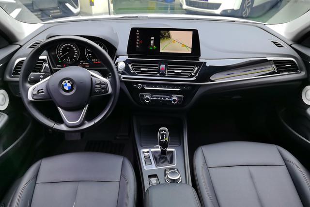 BMW 1 Series 2023 — фото 12