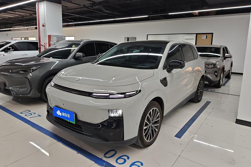 Leapmotor B10
