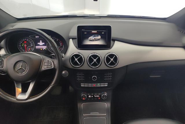 Mercedes Benz B-Class 2015 — фото 12