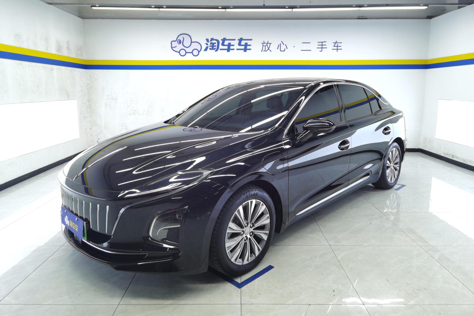 Hongqi E-QM5