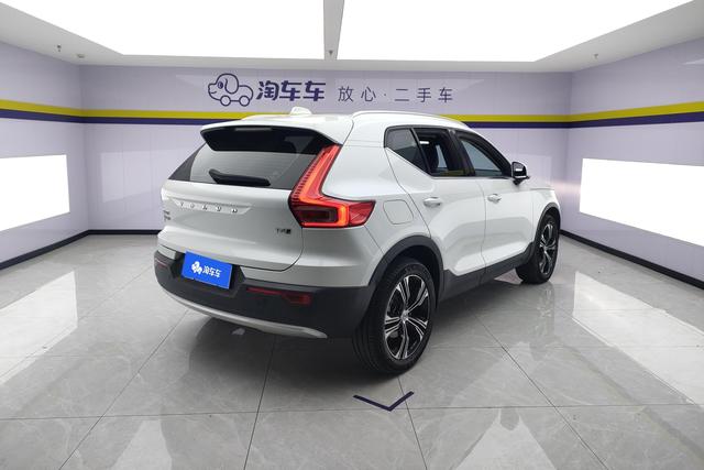 VOLVO XC40 2021 — фото 3