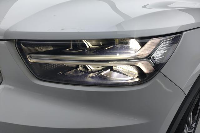 VOLVO XC40 2021 — фото 4