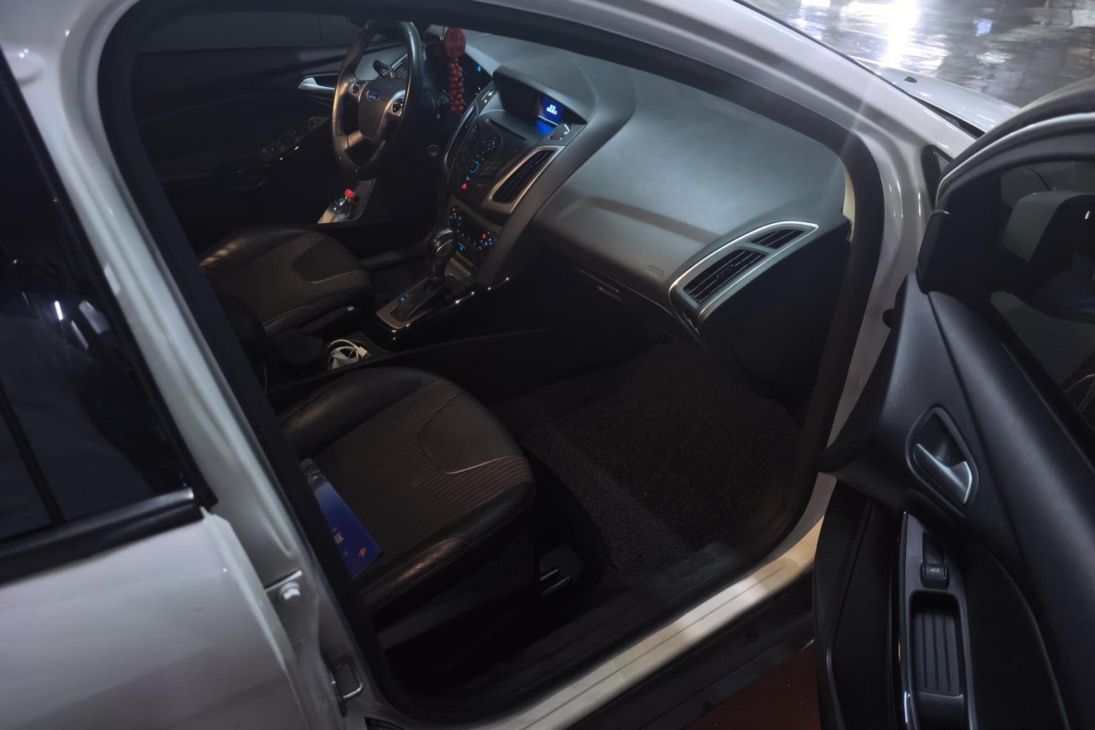 Ford Focus 2012 1.6L AT