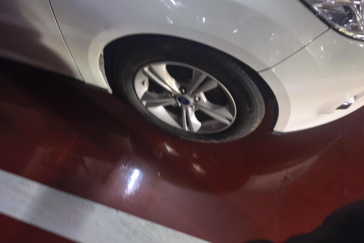 Ford Focus 2012 1.6L AT