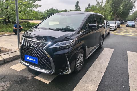 Lexus LM