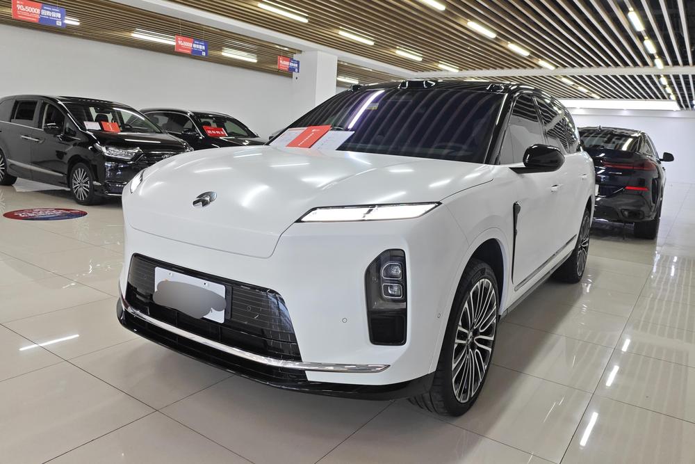 Nio ES8