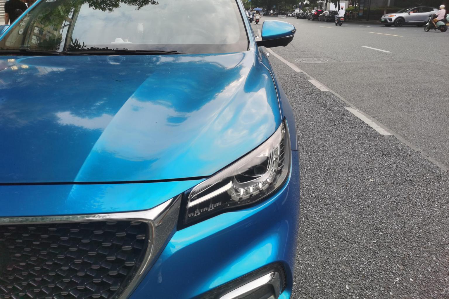 MG HS 2018 30T AT Trophy V
