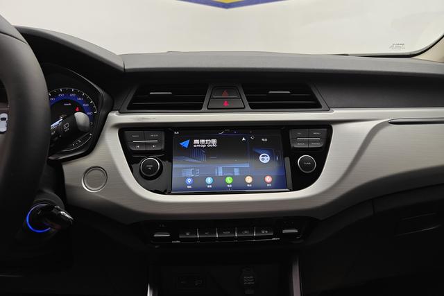 Geely Vision X3 2019 — фото 12