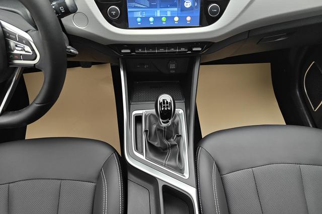 Geely Vision X3 2019 — фото 14