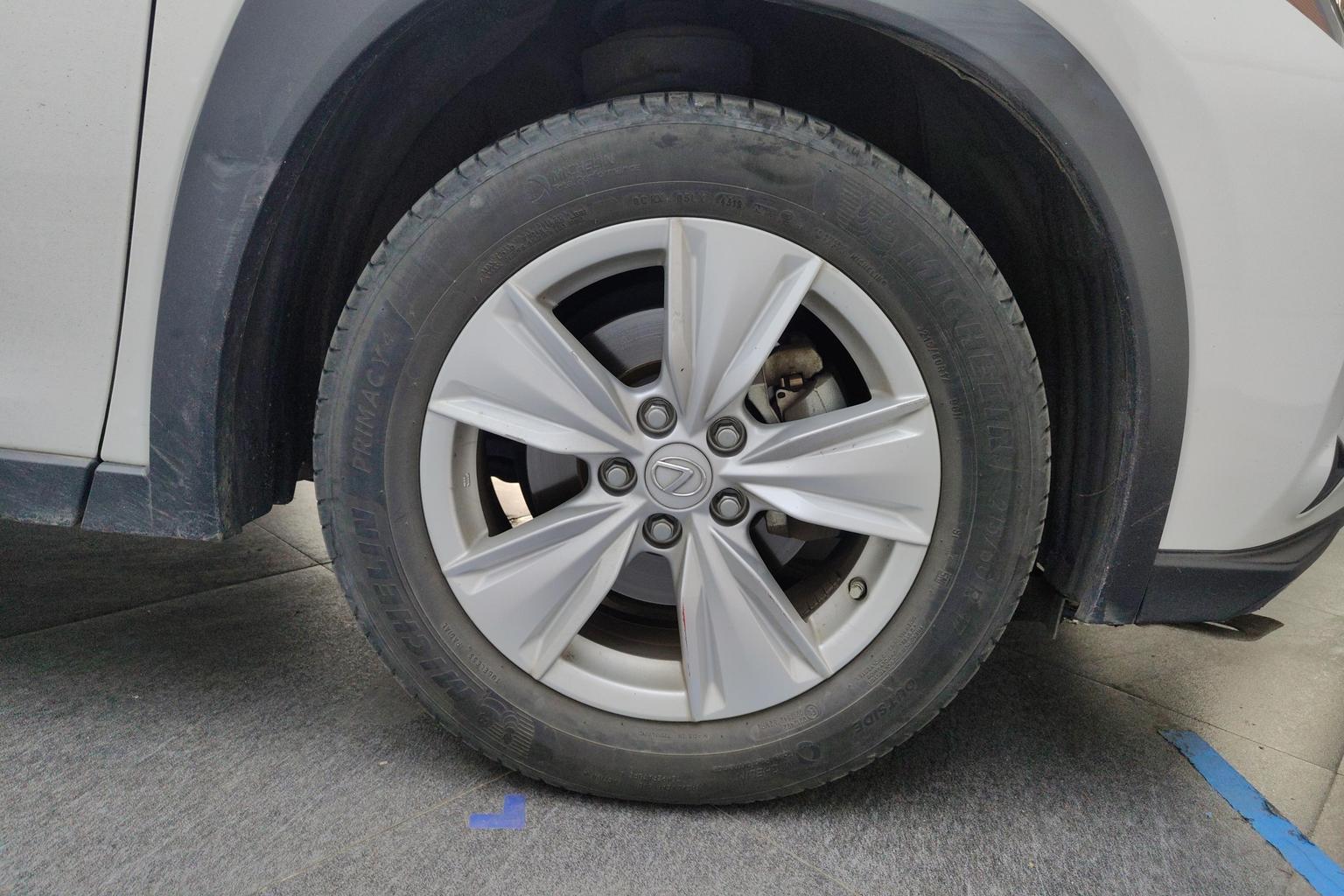 Lexus UX 2020 260h VI