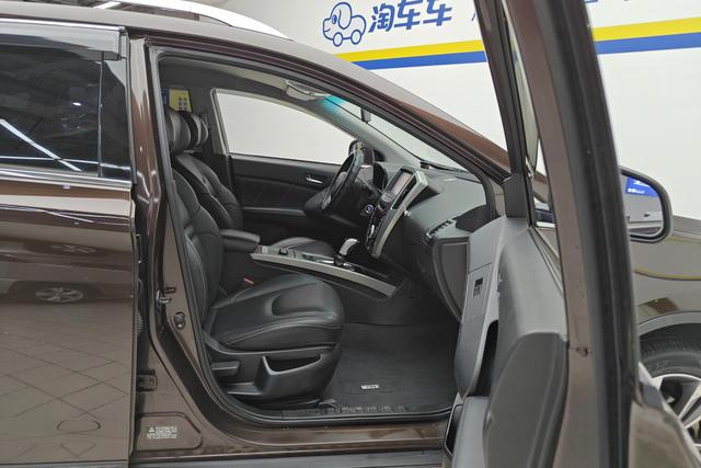 Luxgen You6 SUV 2017 — фото 15