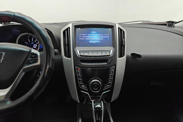 Luxgen You6 SUV 2017 — фото 11