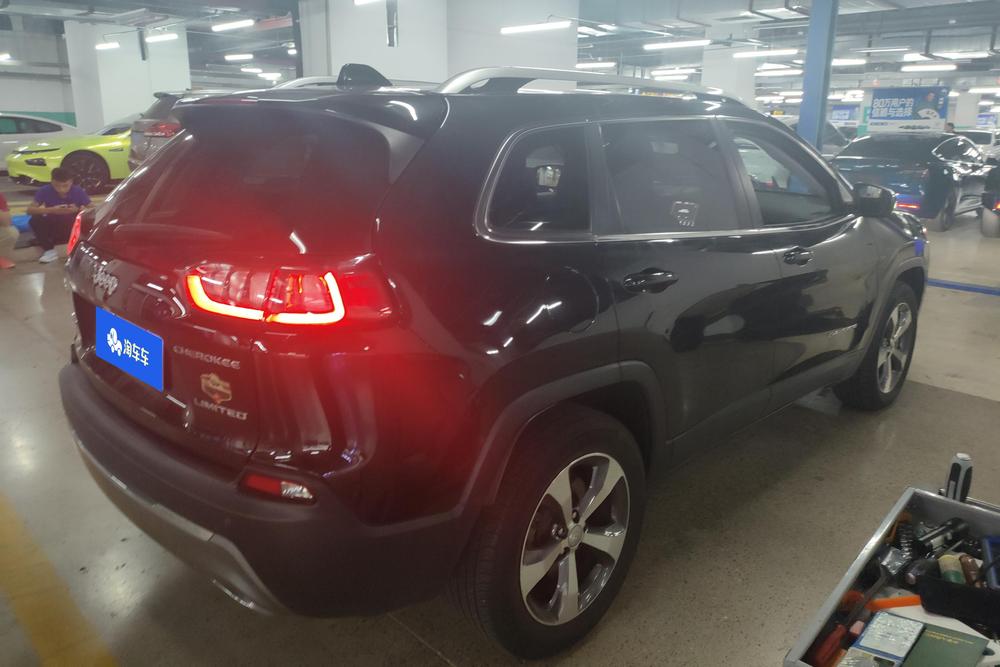 Jeep Cherokee, фото 3