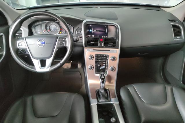 VOLVO XC60 2017 — фото 12