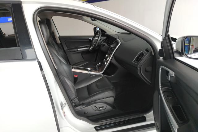 VOLVO XC60 2017 — фото 15