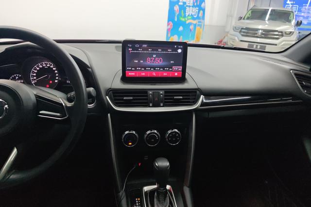 Mazda CX-4 2018 — фото 11