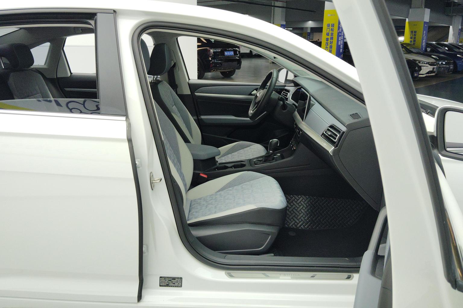 Volkswagen Lavida 2023 300TSI DSG