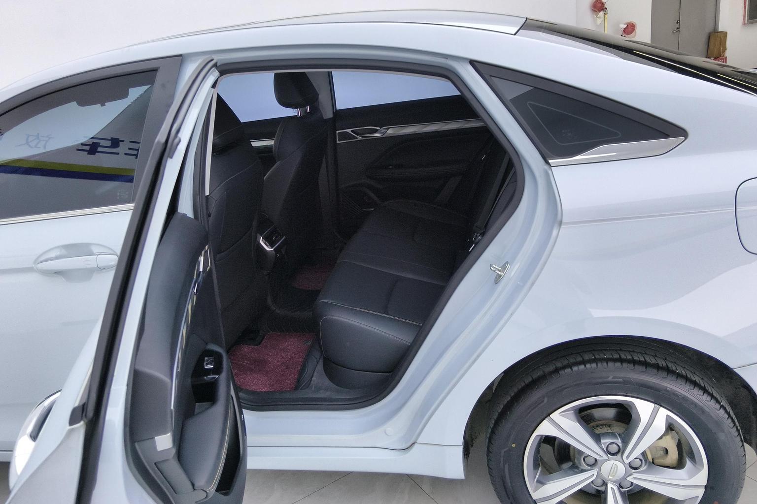 Geely Emgrand L HiP: фотография 13 из 17