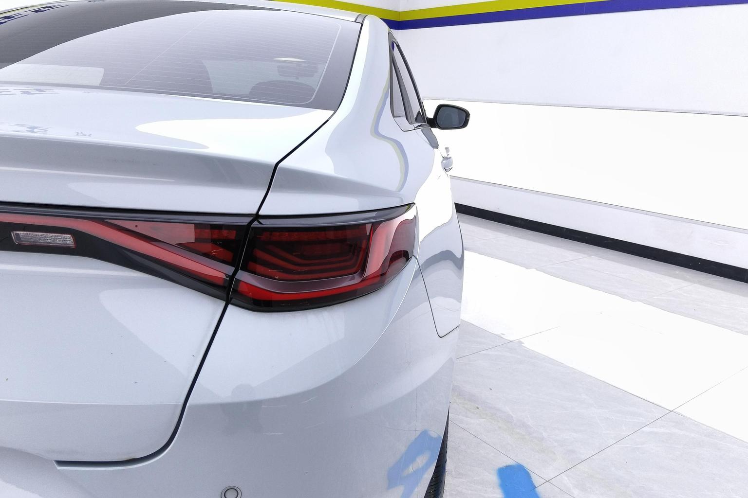 Geely Emgrand L HiP: фотография 8 из 17