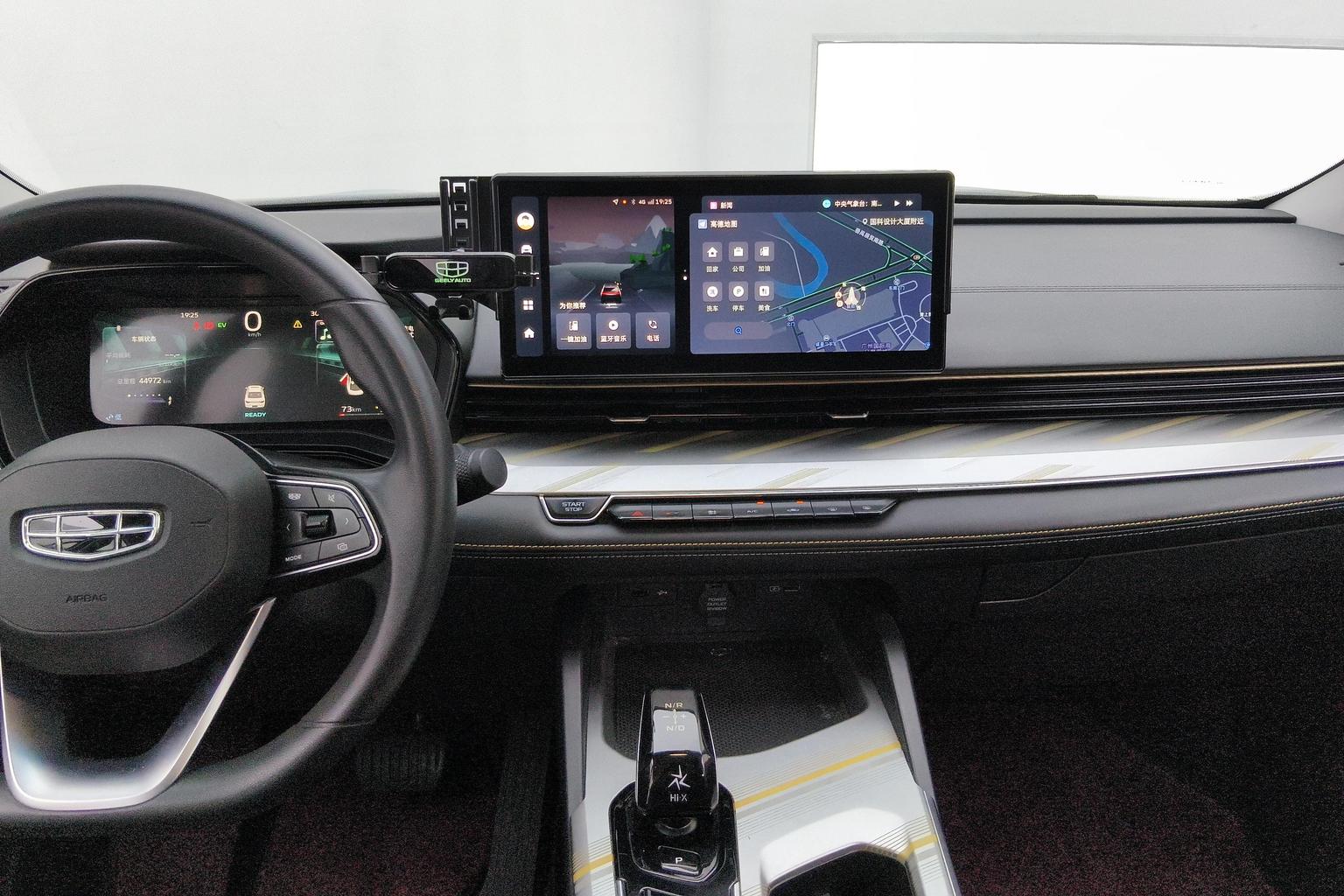 Geely Emgrand L HiP: фотография 15 из 17