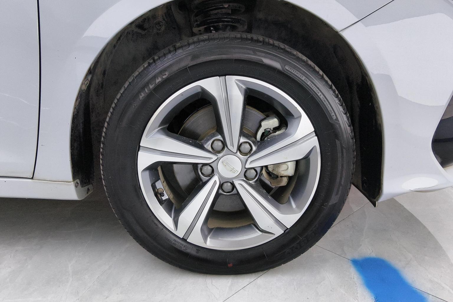 Geely Emgrand L HiP: фотография 5 из 17