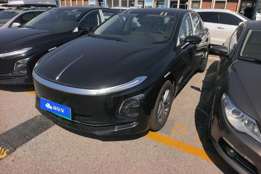 Hongqi E-QM5