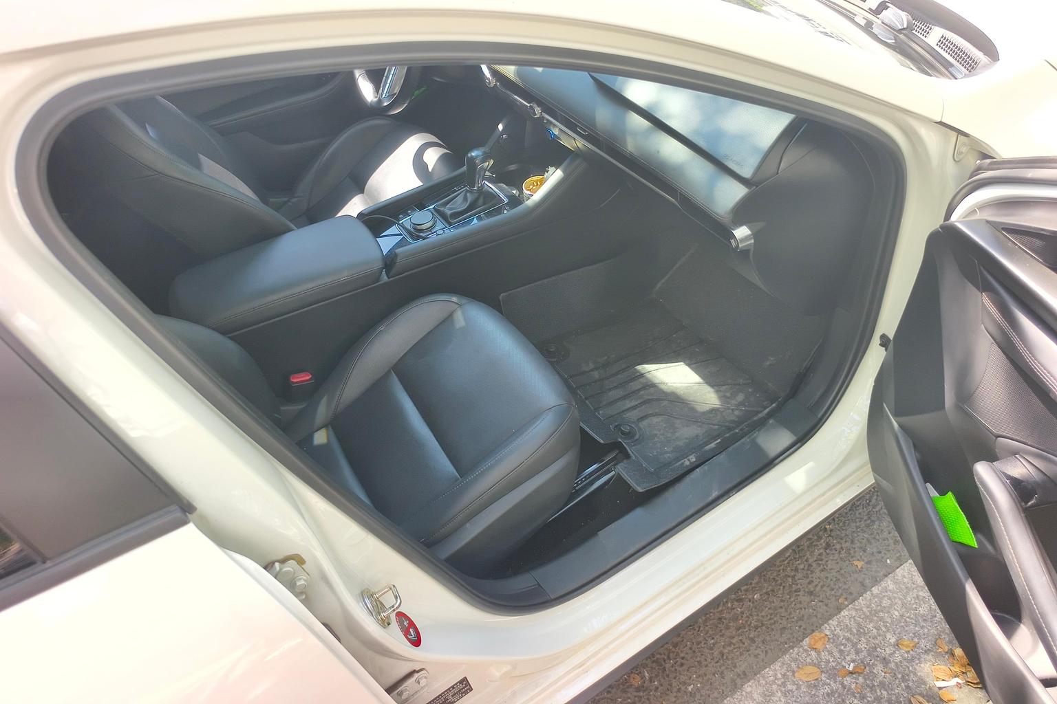 Mazda Mazda3 3 2023 2.0L AT