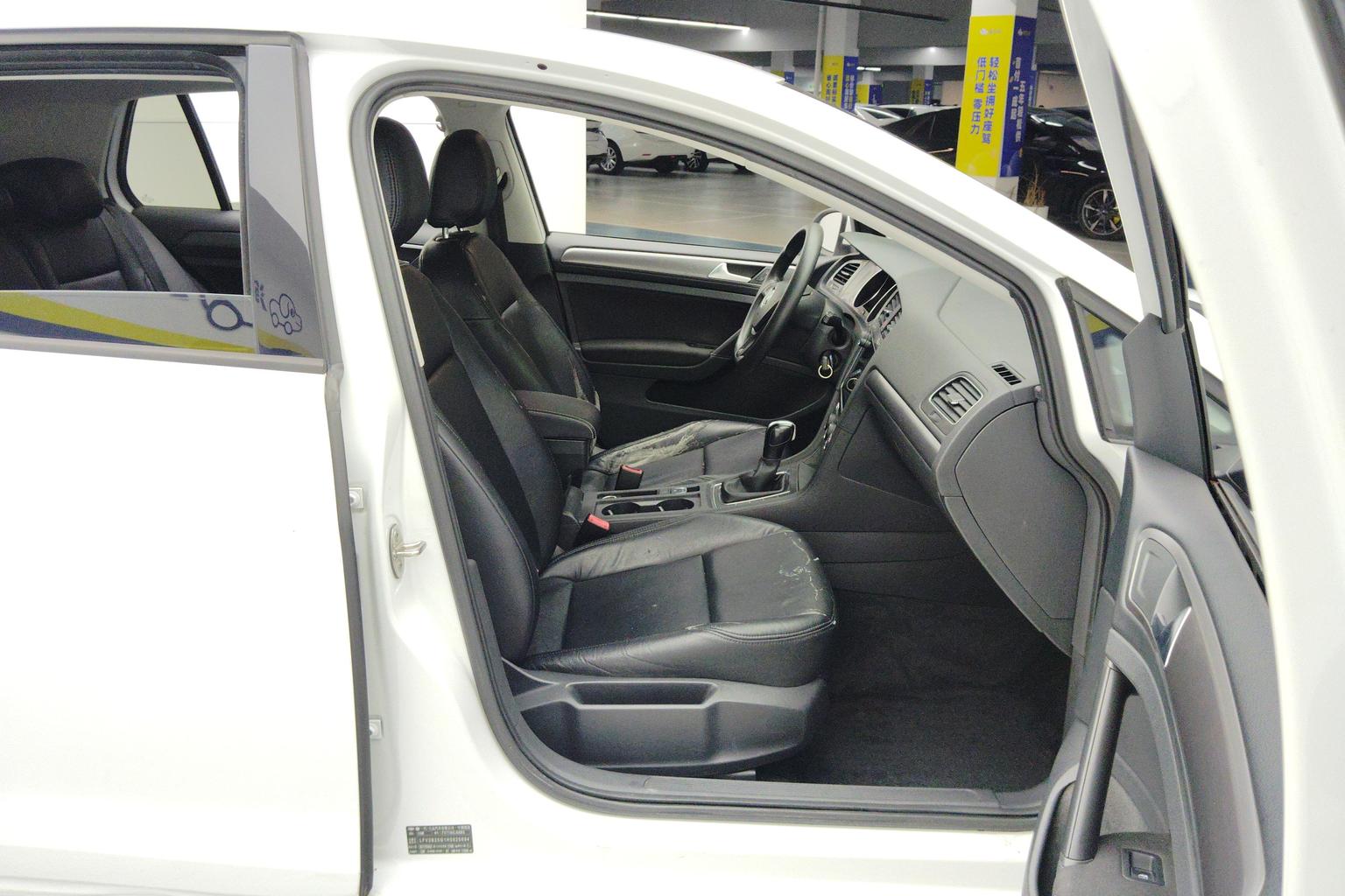 Volkswagen Golf 2016 1.6L AT Fashion