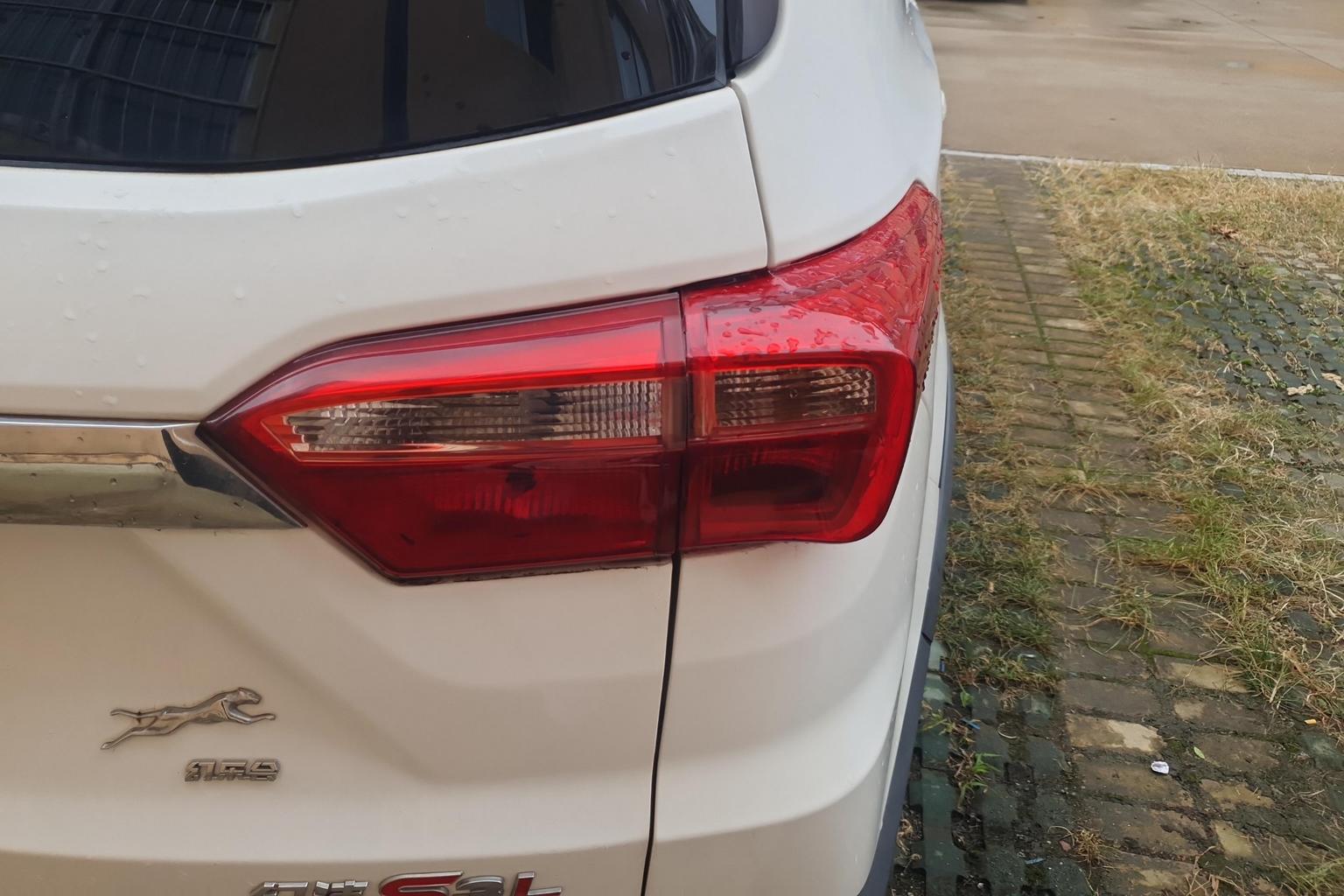 BAIC Huansu S3 2016 S3 L 1.5L МКПП Премиум