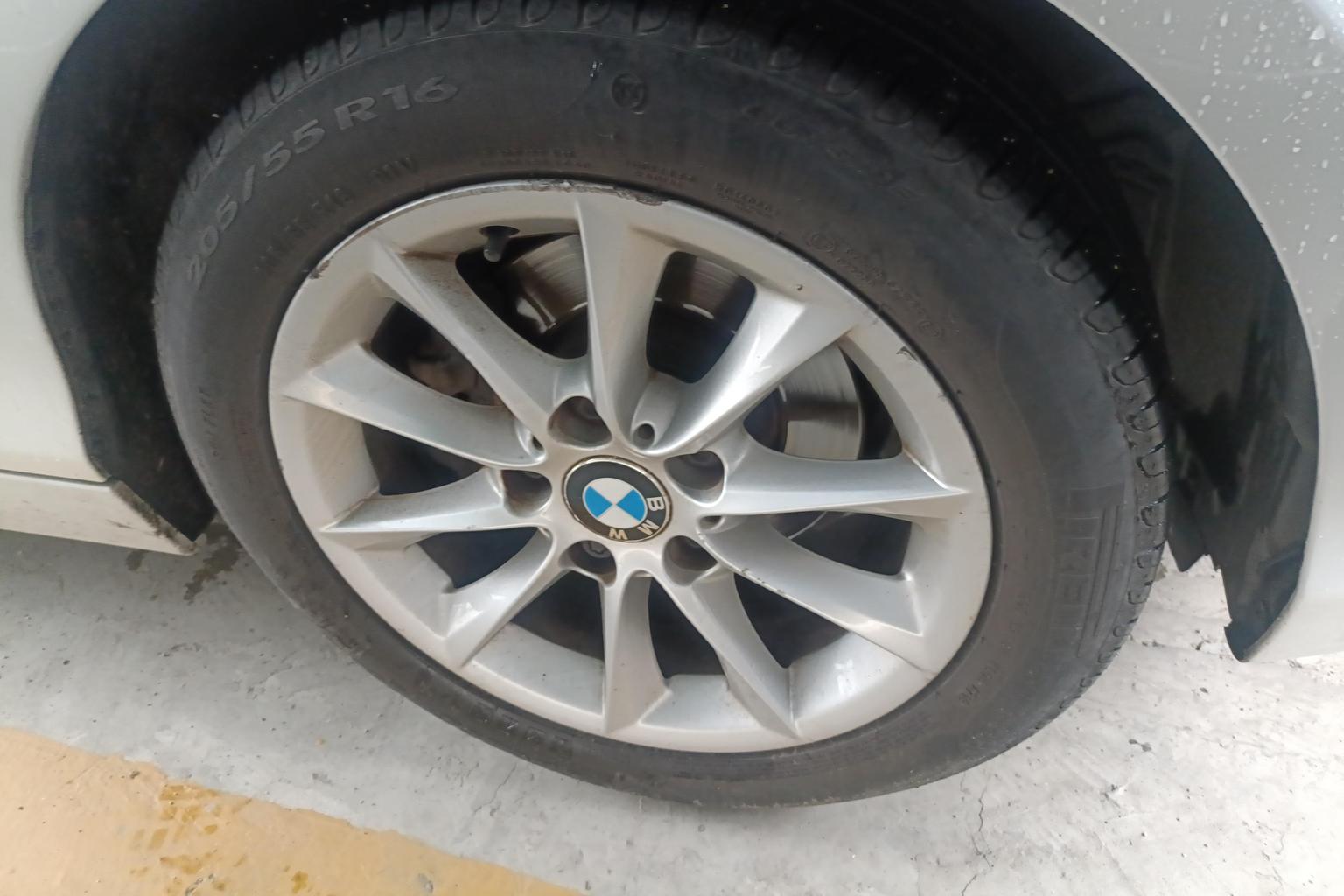 BMW 1 Series 2013 gai 116i Leading