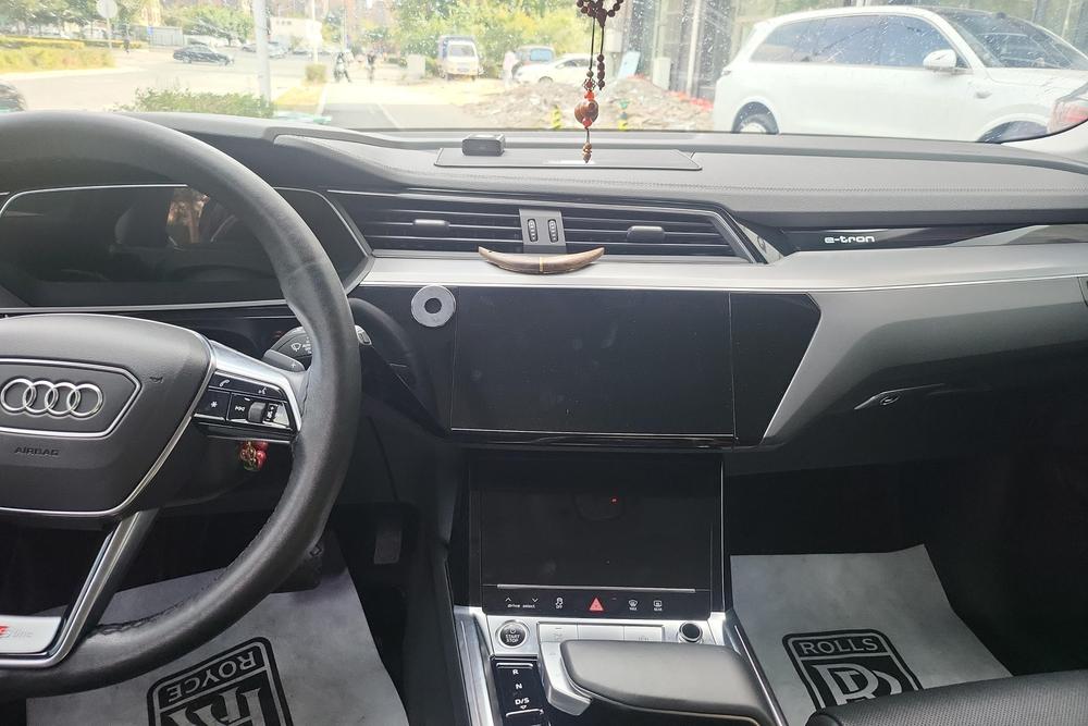 Audi e-tron, фото 11