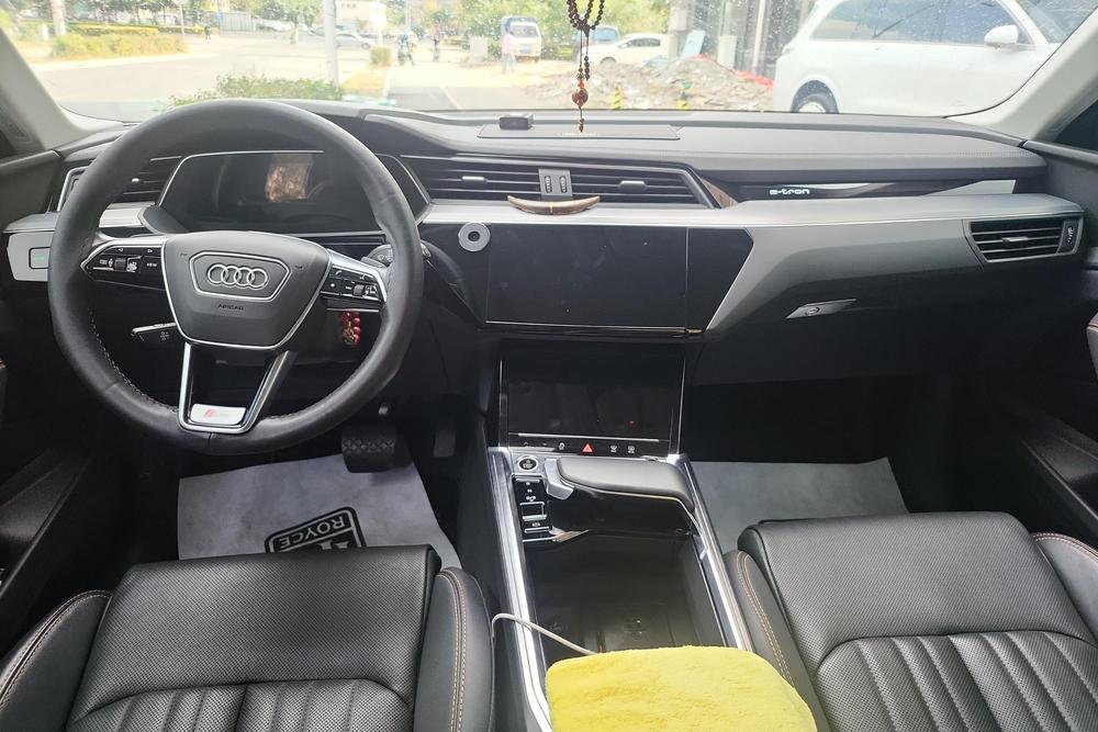 Audi e-tron, фото 13