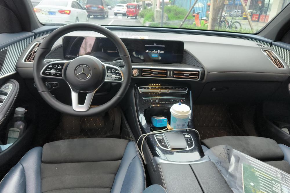 Mercedes-Benz EQC, фото 13