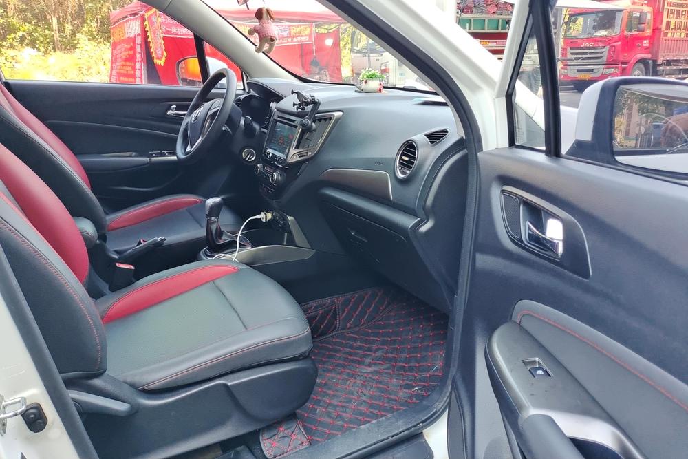 Changan CS15, фото 9
