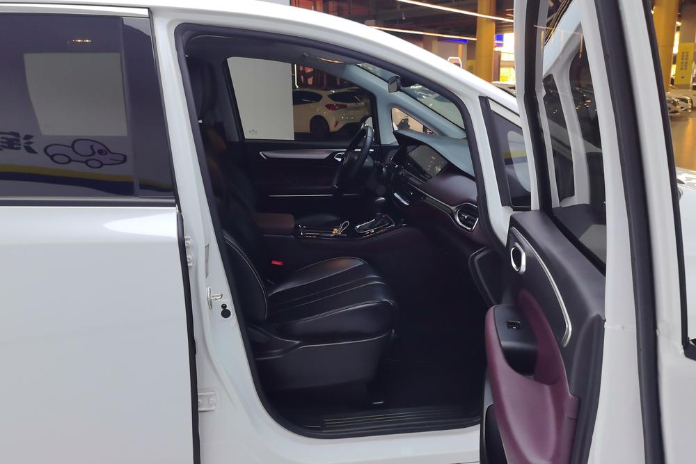 GAC Trumpchi M6, фото 16