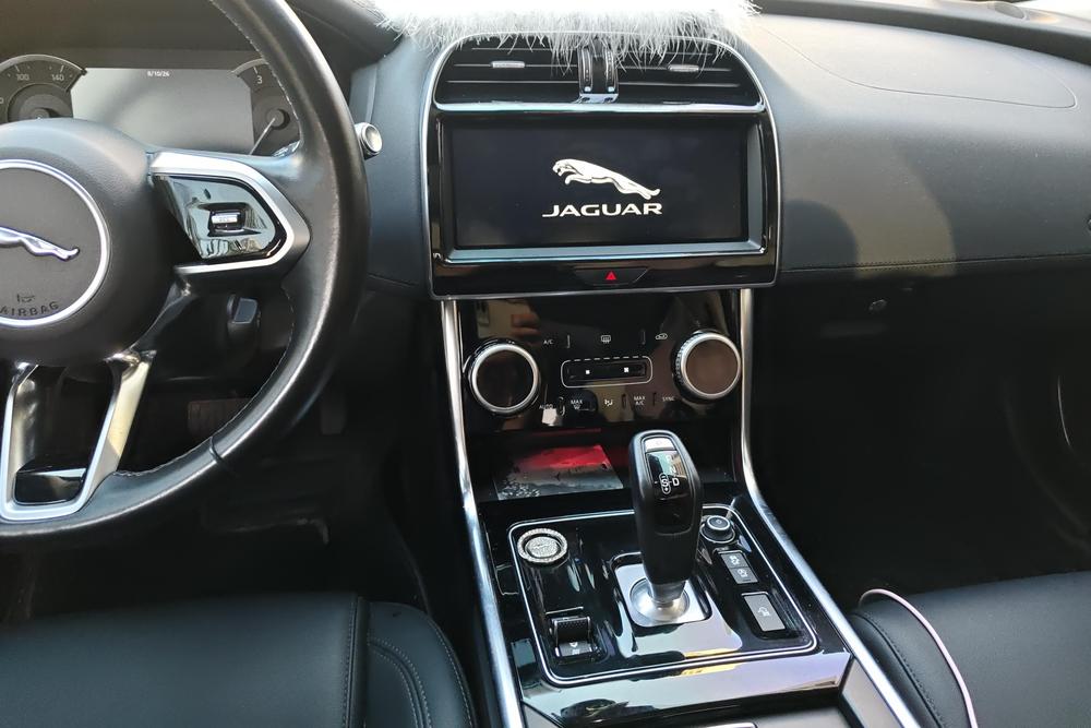 Jaguar XEL, фото 12