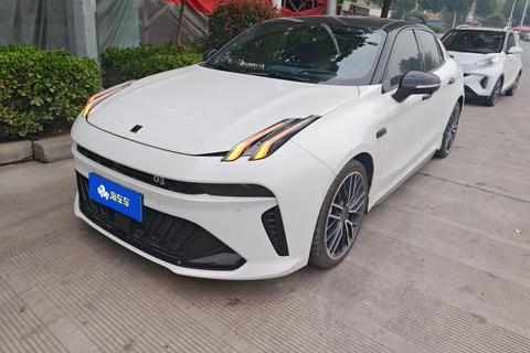 Lynk & Co 03