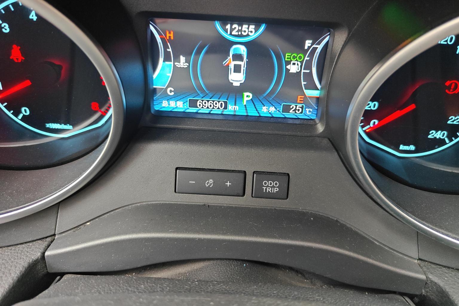 BYD Yuan 2016 1.5TID АКПП zun rong xing