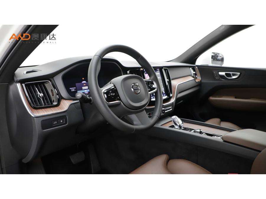 Volvo XC60 PHEV 2024 T8 Luxury