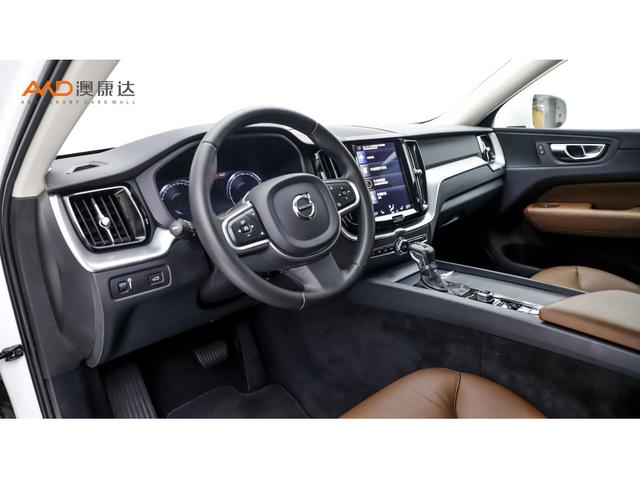 Volvo XC60 2019 T 5 4 WD VI — фото 6