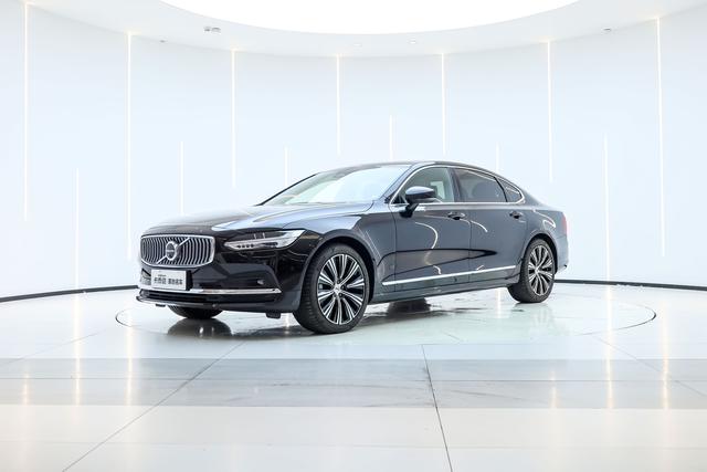 Volvo S90 2025 года выпуска